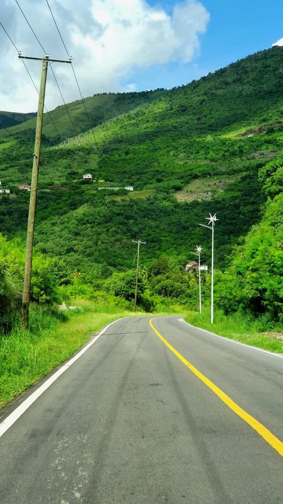 Fahrt auf den Straßen von Dominica