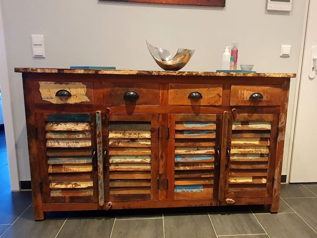Riess Ambiente, Sideboard aus alten Fischerbooten