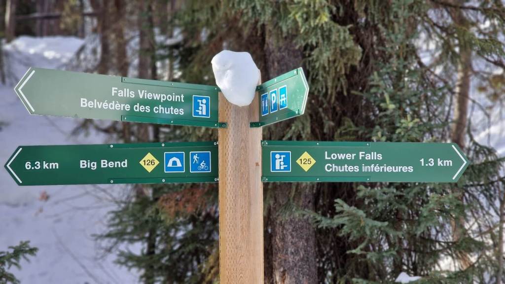 Wegweiser in den Sunwapta Falls