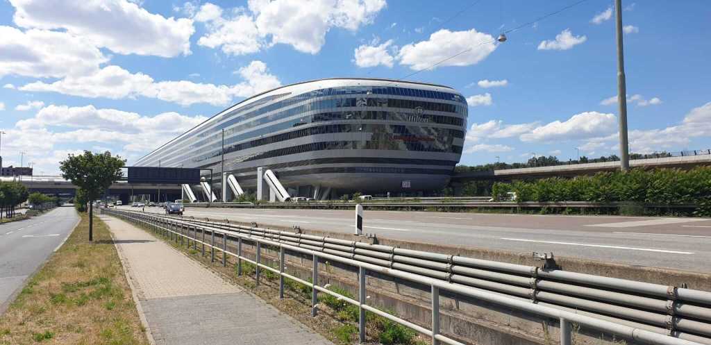 The Squaire Blick vom Frankfurter Radweg