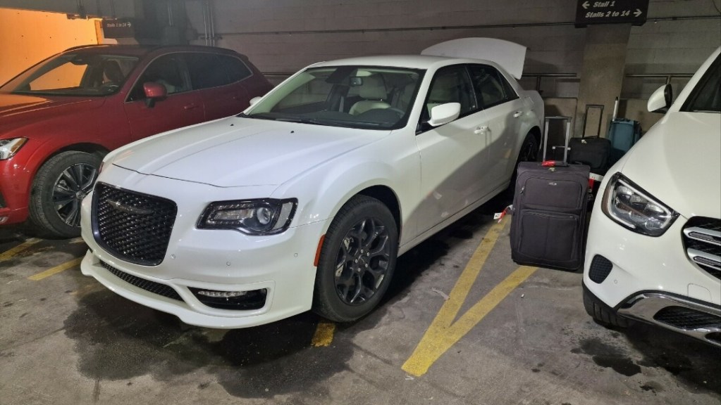 Chrysler 300C bei Hertz in Calgary mit Allwetter Winterreifen