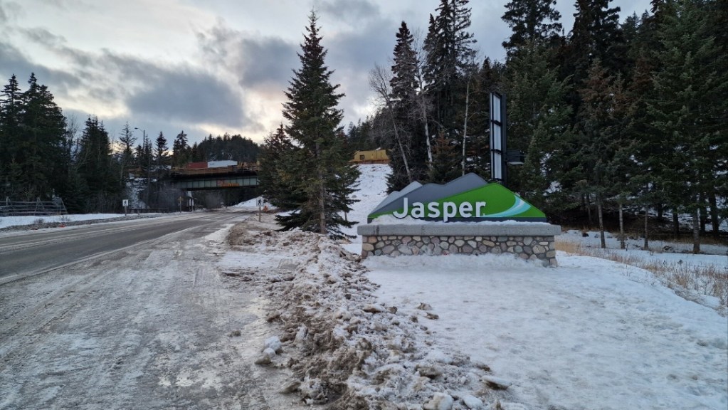 Ortseingang Jasper auf meiner Route durch Kanada im Winter