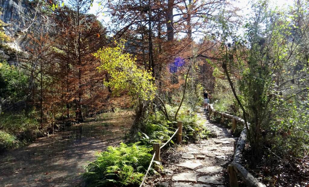 Wanderweg um den Hamilton Pool in Texas