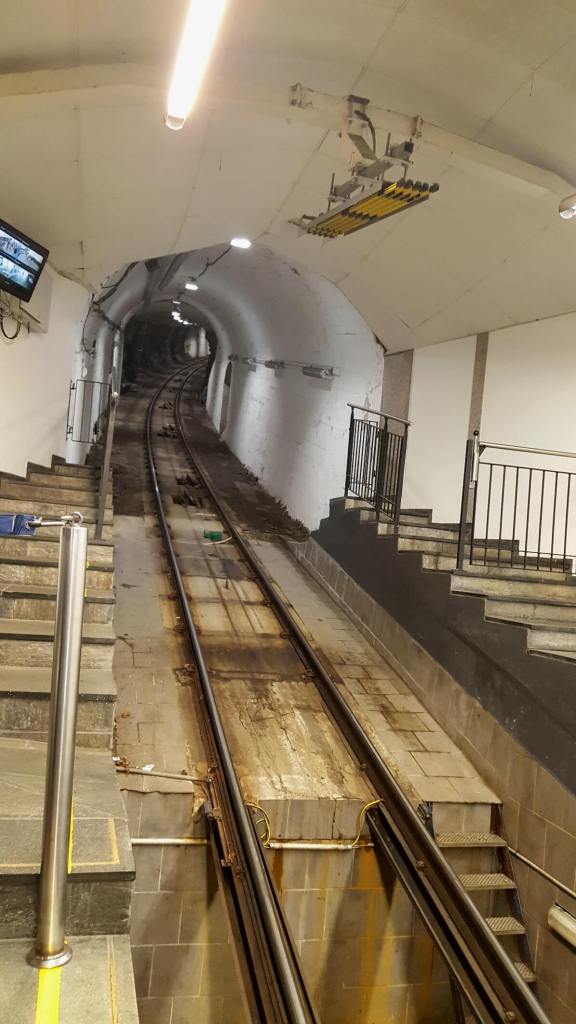 Hoch hinauf mit der Standseilbahn von Bergen