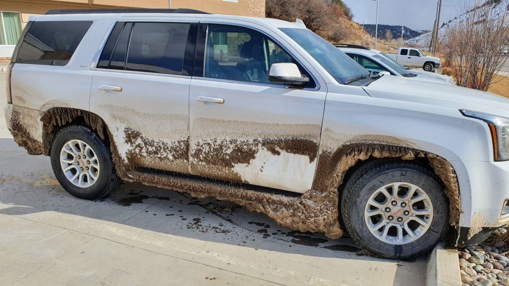 Schmutziger Mietwagen nach der Rundreise
