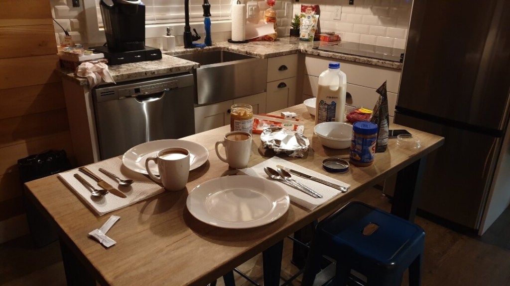Frühstück im Tiny Home bei unsrerer Rundreise durch die USA