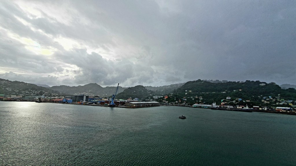 Hafeneinfahrt nach St. Lucia bei der Kreuzfahrt