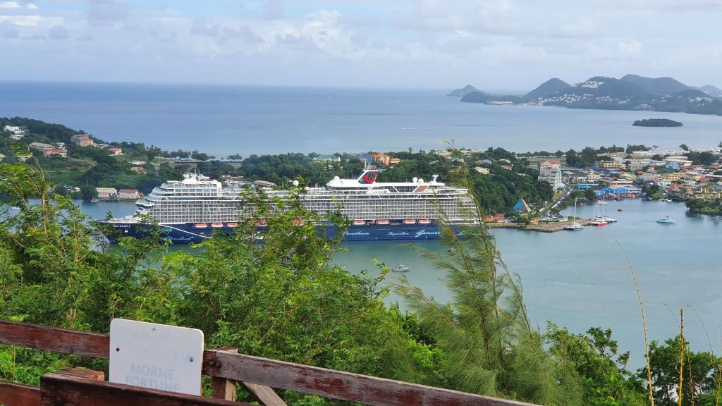 Blick in den Hafen von Castries auf St. Lucia