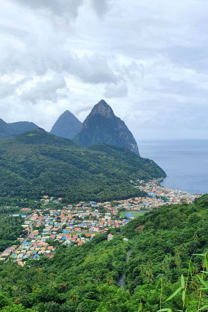 Die Pitons beim Landausflug St. Lucia
