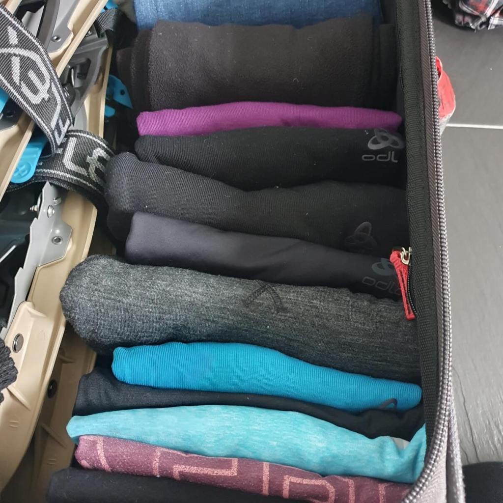 Falten beim Koffer packen
