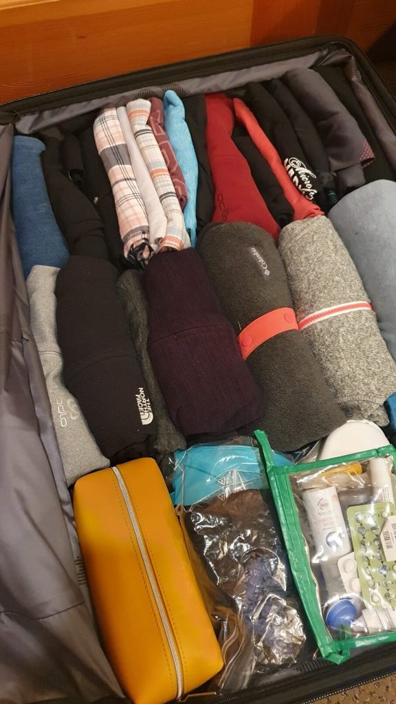 Falten beim Koffer packen