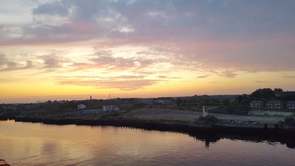 Hafeneinfahrt bei der Kreuzfahrt Norwegen / Schottland