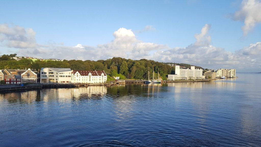Hafeneinfahrt bei Kreuzfahrt Norwegen
