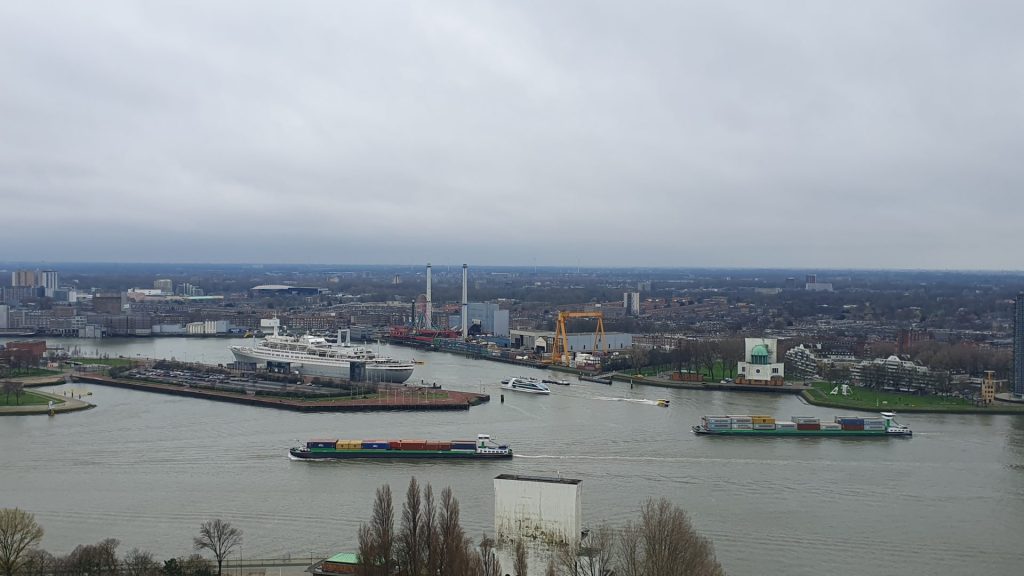Ausblick auf den Hafen von Rotterdam