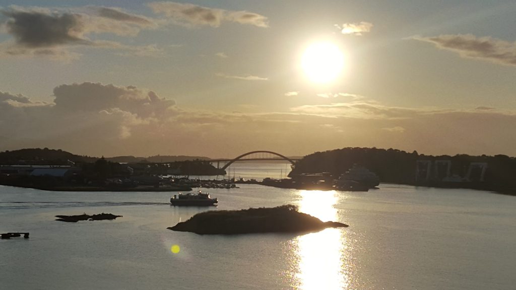 Hafeneinfahrt bei Sonnenaufgang
