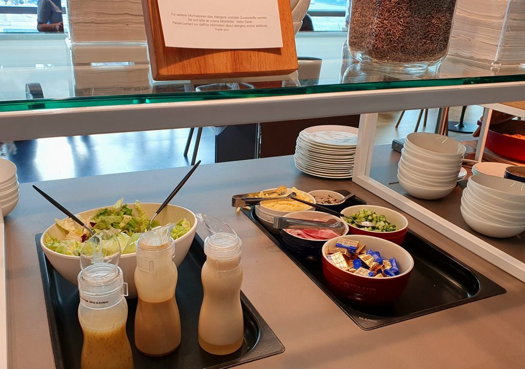 Verpflegung in der Lufthansa Bistro Lounge