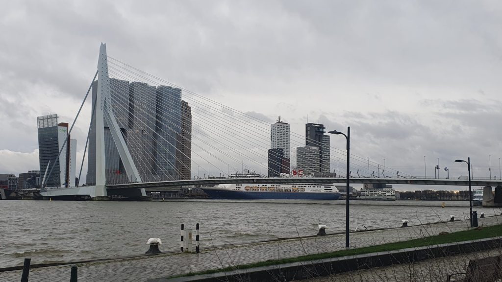 Blick auf den Fluss beim Landausflug Rotterdam