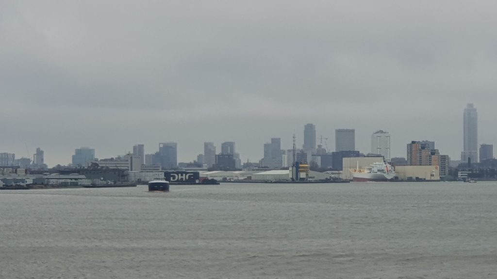 Blick auf Rotterdam bei der Rückfahrt