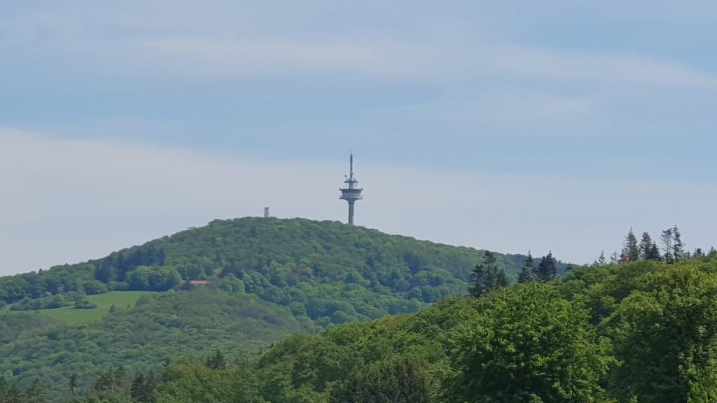 Atzelberg im Taunus mit Aussichtsturm