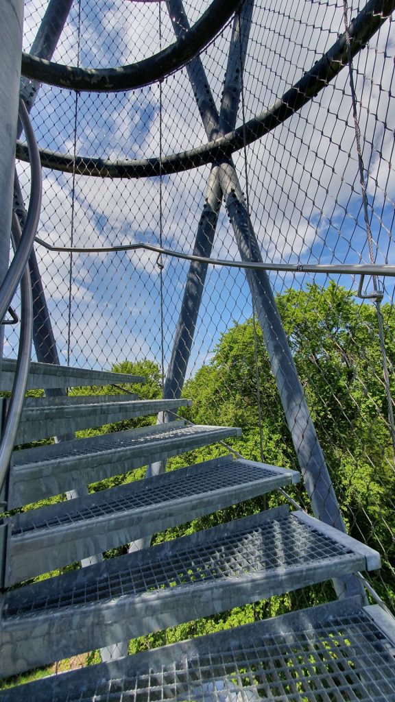 Treppen hinauf zum Atzelbergturm