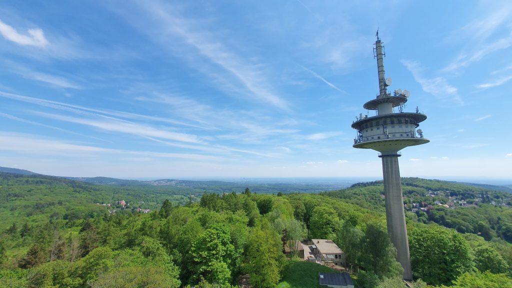Ausblick auf den Fernmeldeturm am Atzelbergturm