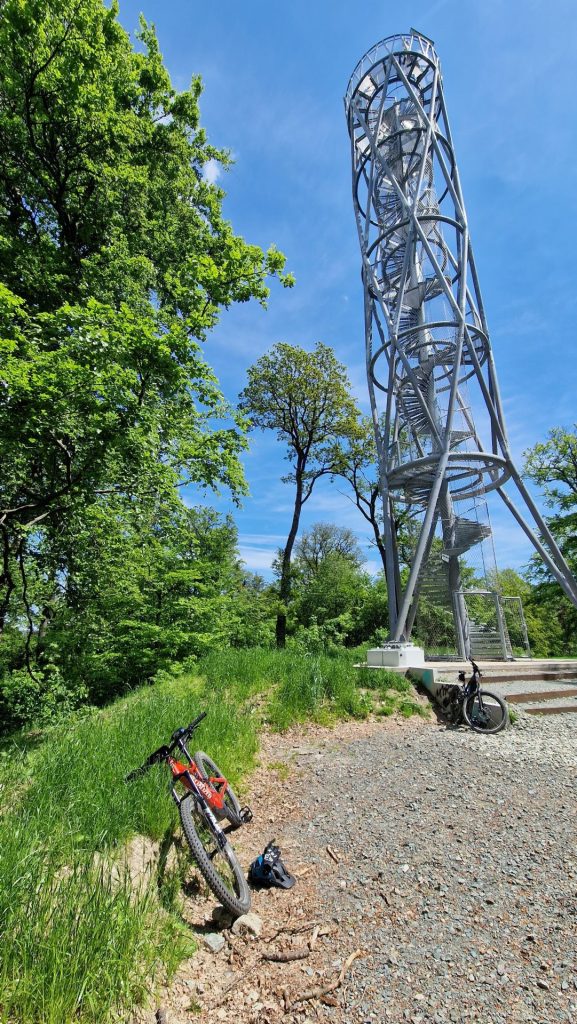 Der Atzelbergturm auf dem Atzelberg