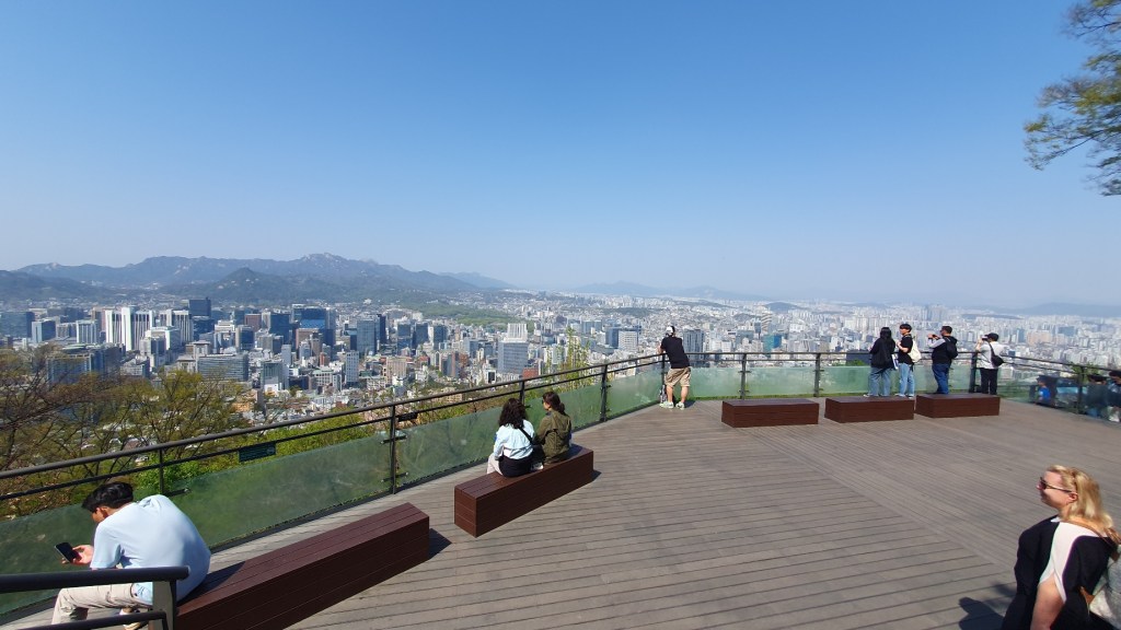 Aussichtsplattform am Fuße des Seoul Towers