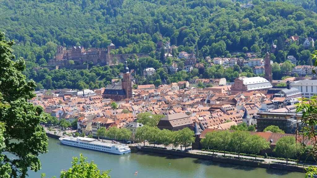 Ausblick vom Philosphenweg auf Heidelberg