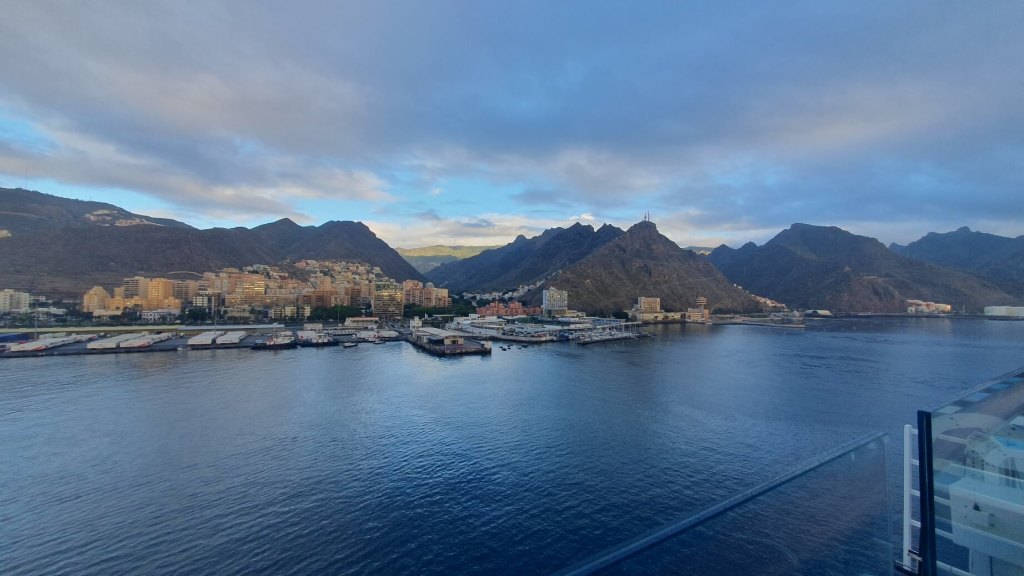 Hafeneinfahrt nach Santa Cruz