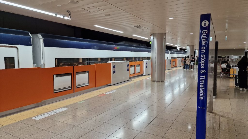 Bahnsteig des Keisei am Terminal 1 des Narita Airport