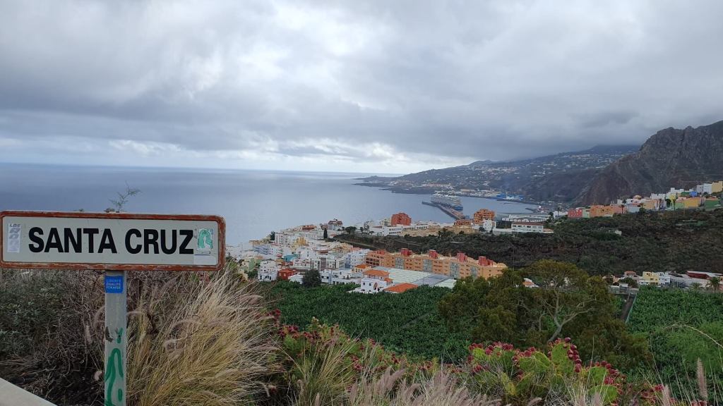 Ausblick auf Santa Cruz und den Hafen