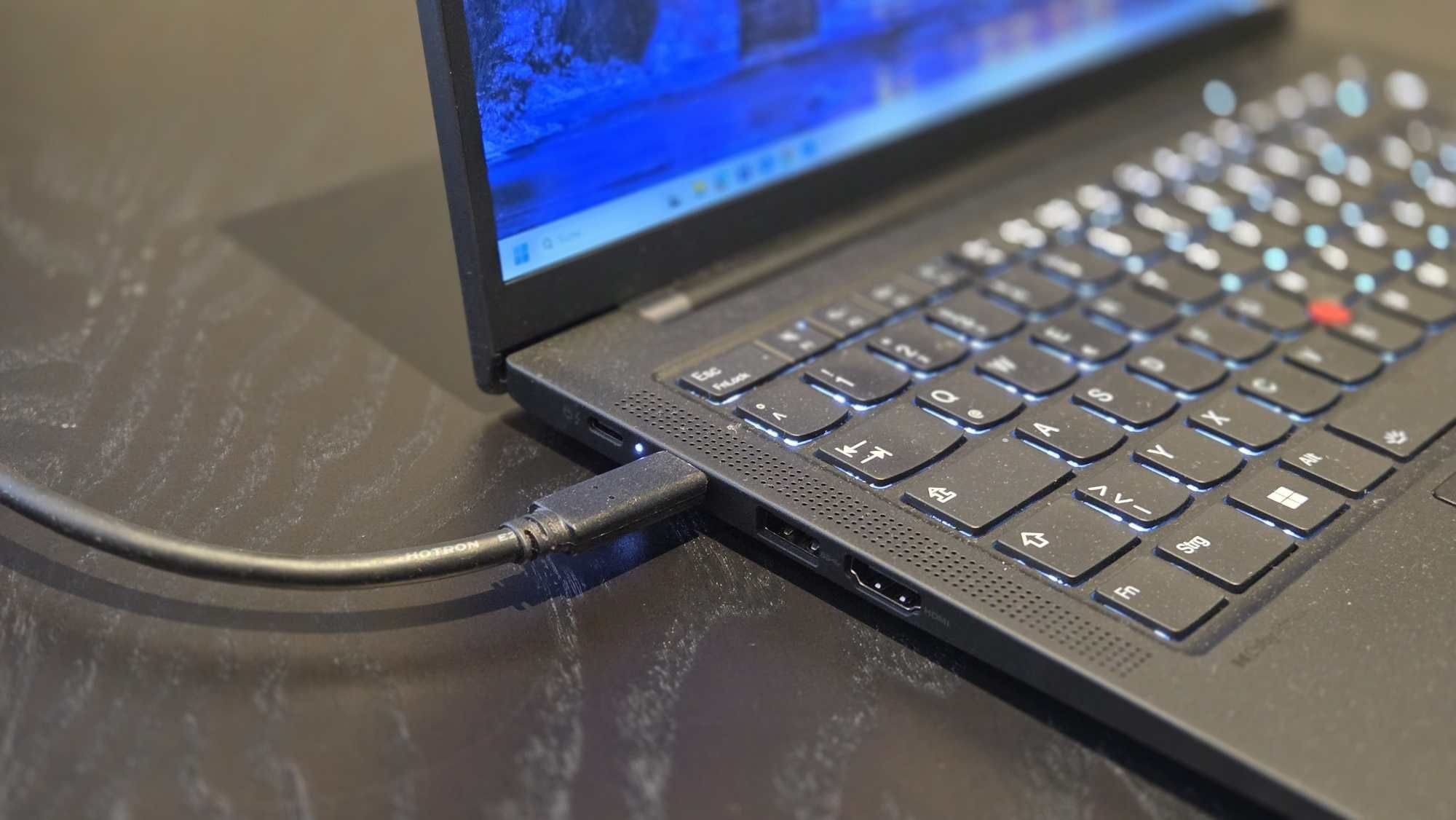 Laptop mit USB-C Netzteil in Japan laden