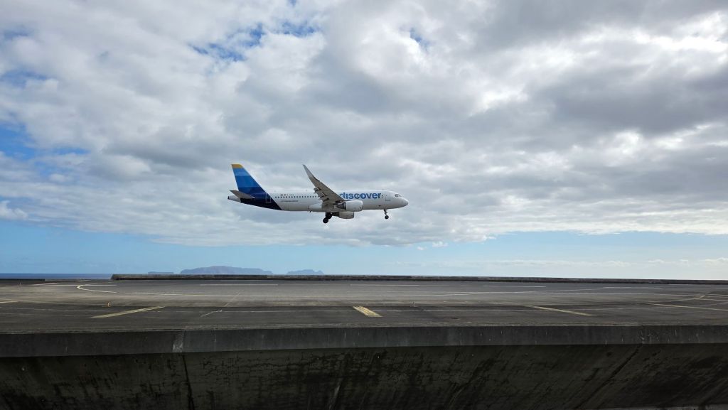 Discover Airlines beim Landeanflug in Funchal