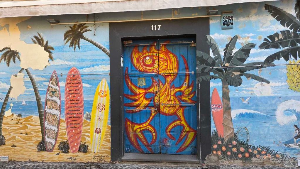 Rua de Danta Maria - Bemalte Türen in Funchal