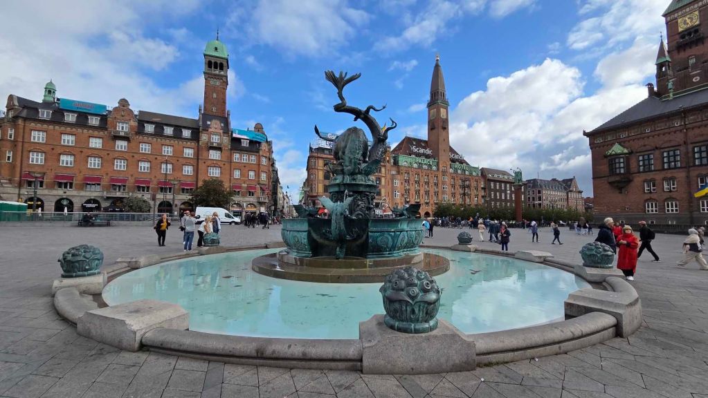 Rathausplatz vom Landausflug auf eigene Faust in Kopenhagen