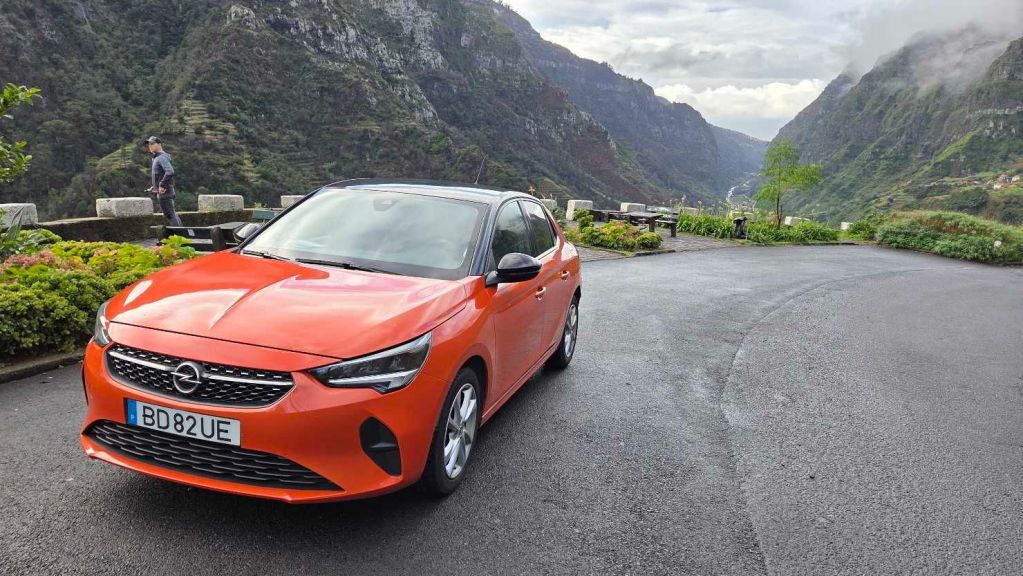 Opel Corsa Mietwagen auf Madeira – Abholung am Flughafen