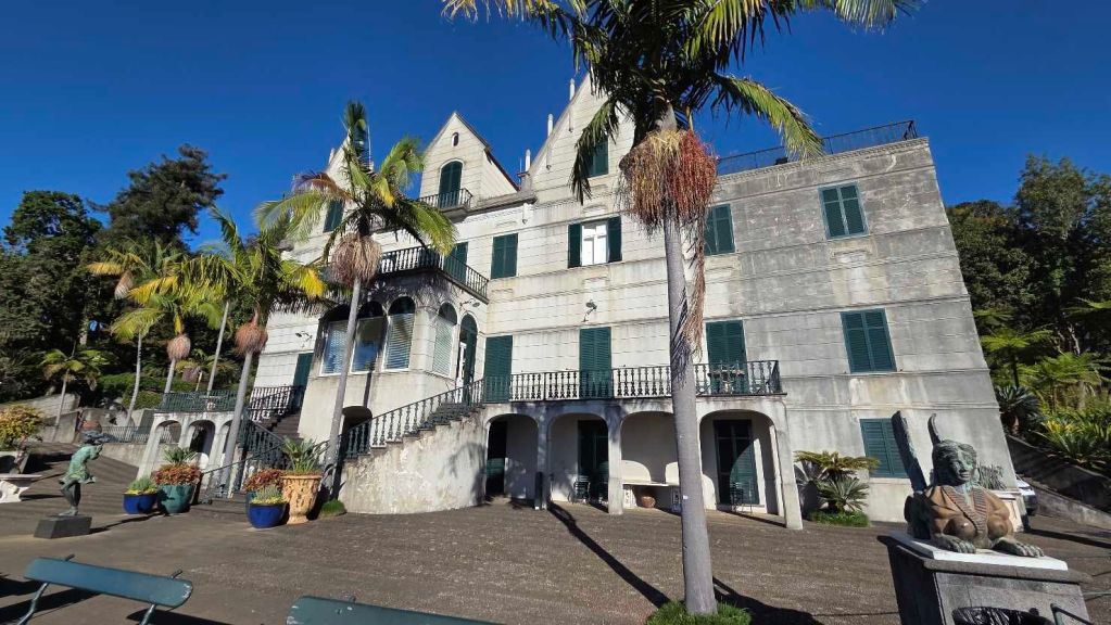 Große Villa im Tropischen Garten in Monte