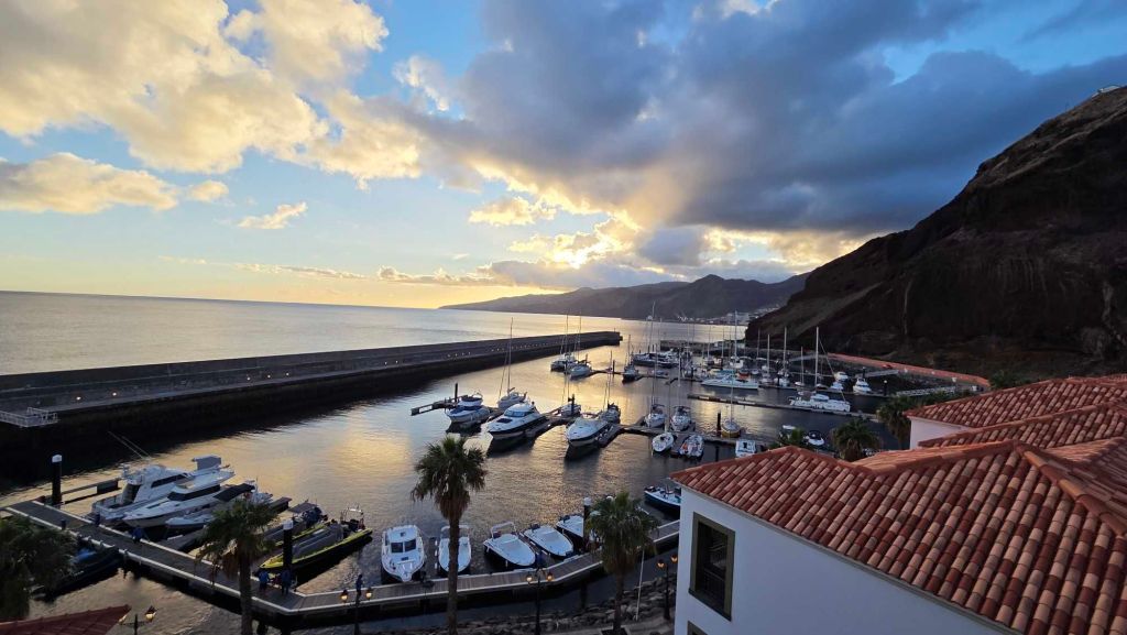 Zimmer im Dreams Madeira mit Balkon und Meerblick