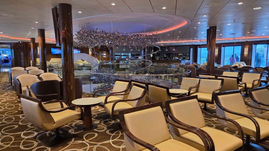 Schaubar der Mein Schiff 3 mit Live-Musik und gemütlicher Atmosphäre