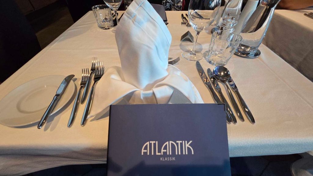 Atlantik Restaurant der Mein Schiff 3 mit 5-Gänge-Menü Auswahl