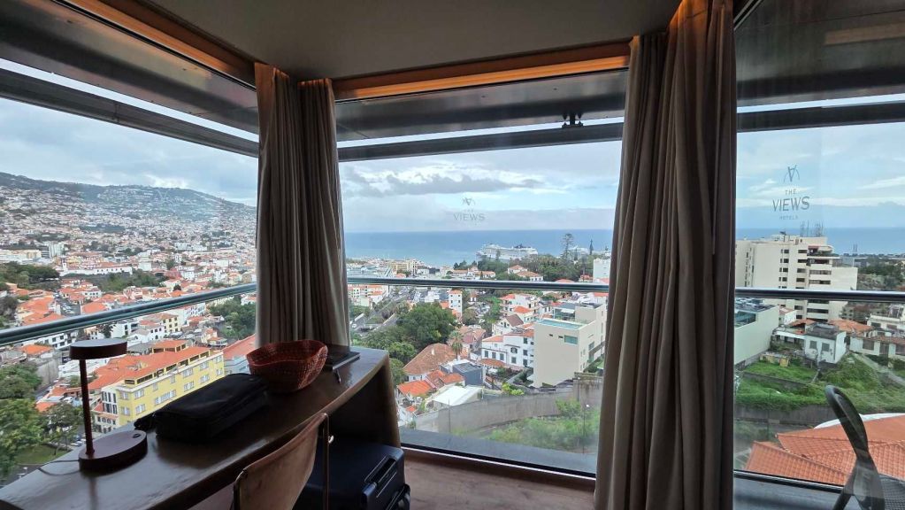 Zimmer mit Meerblick im The Views Baía Madeira