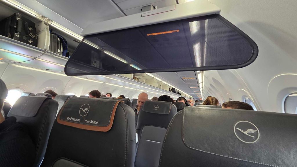 Trennung zur Premium Economy der Lufthansa auf der Mittelstrecke