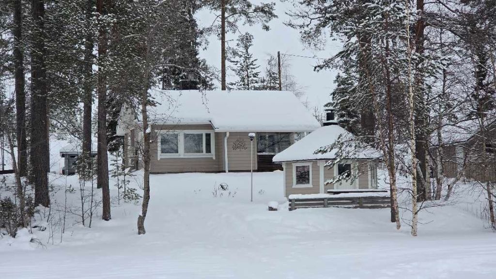 Ferienhaus Villa Salme in Finnland im Winter direkt am See