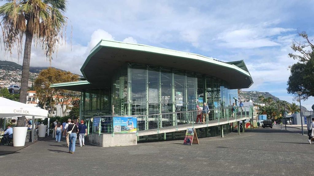 Eingang zur Seilbahn in Funchal
