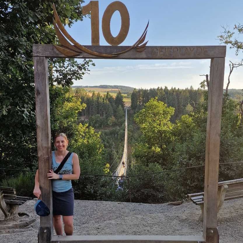 Besucherrahmen am Zugang zur Geierlay Hängeseilbrücke in Mörsdorf