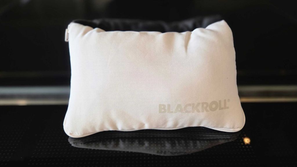 Blackroll Schlafmaske in der mitgelieferten Tasche