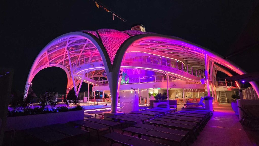 Tolles Design der Mein Schiff bei Nacht