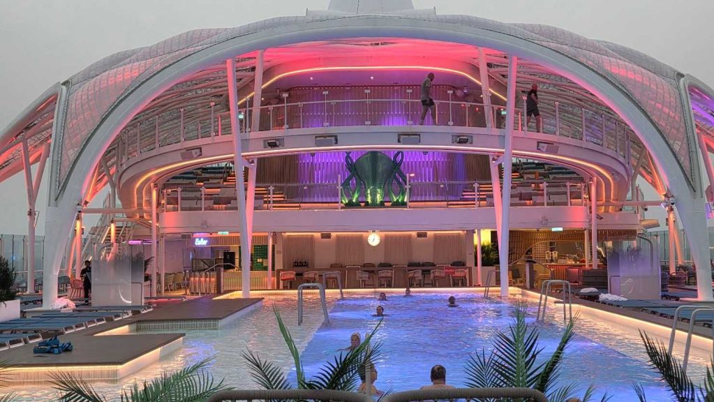 Pooldeck der Mein Schiff Flow