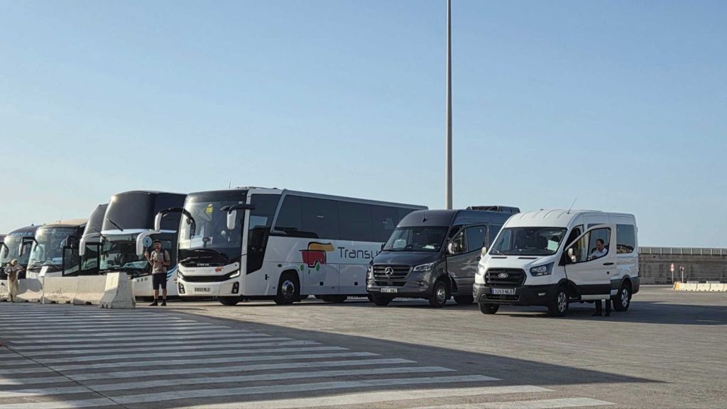 Rückfahrt mit dem Transfer zum Flughafen