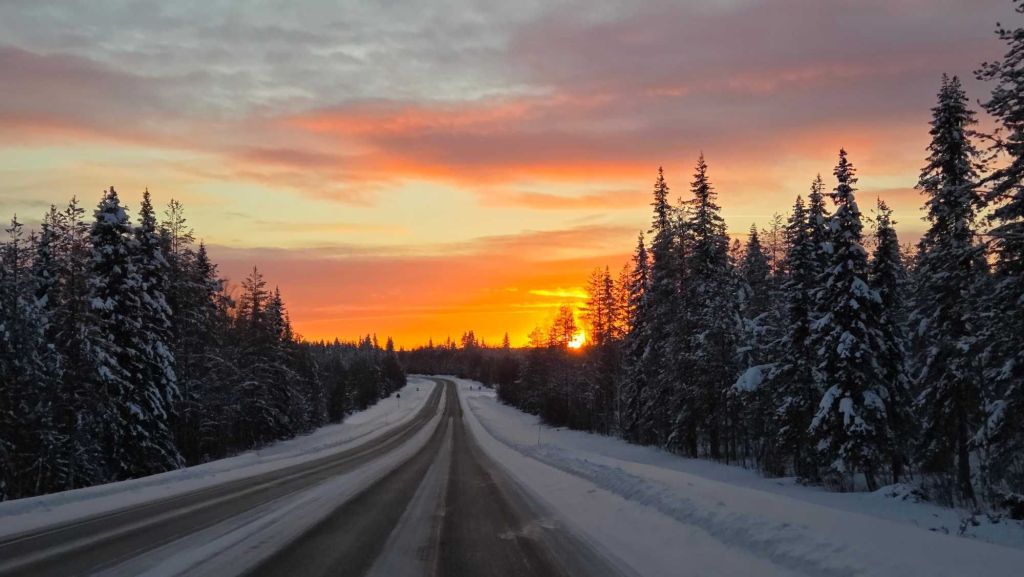 Sonnenuntergang auf dem Rückweg vom Oulanka Nationalpark